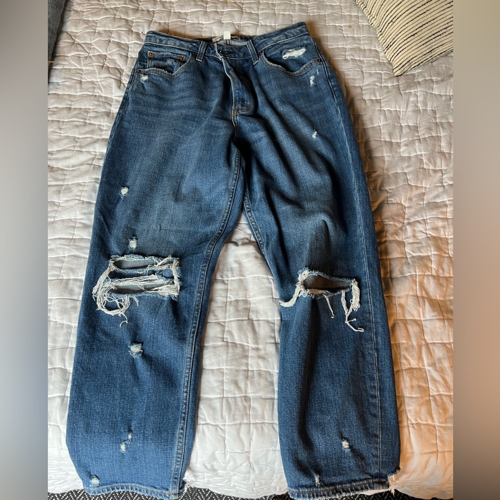 Abercrombie High Rise distressed Mom jean size 29